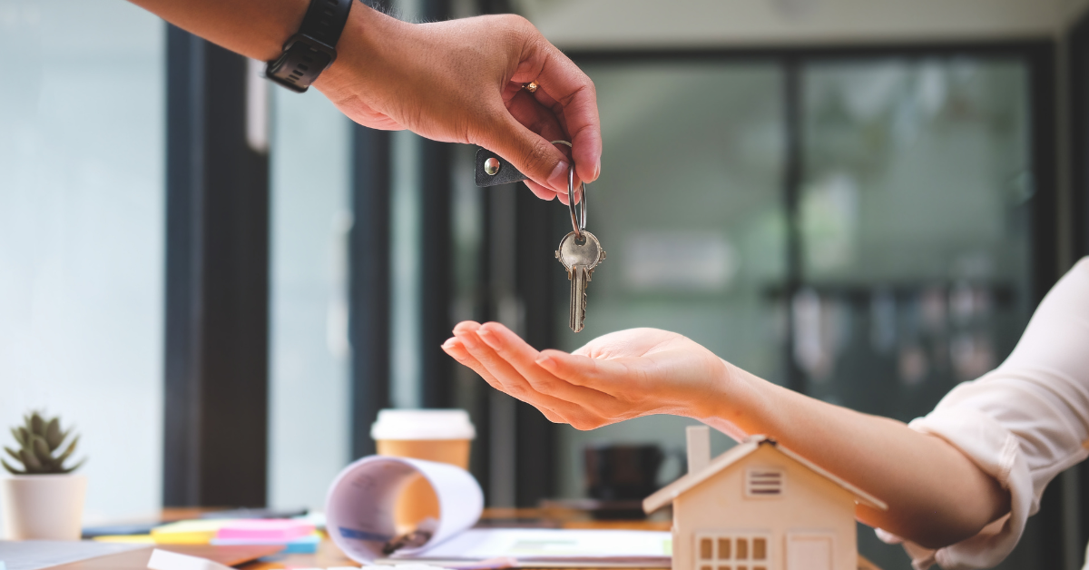 Tenant handing over house keys after professional bond carpet cleaning and pest control on the Sunshine Coast.
