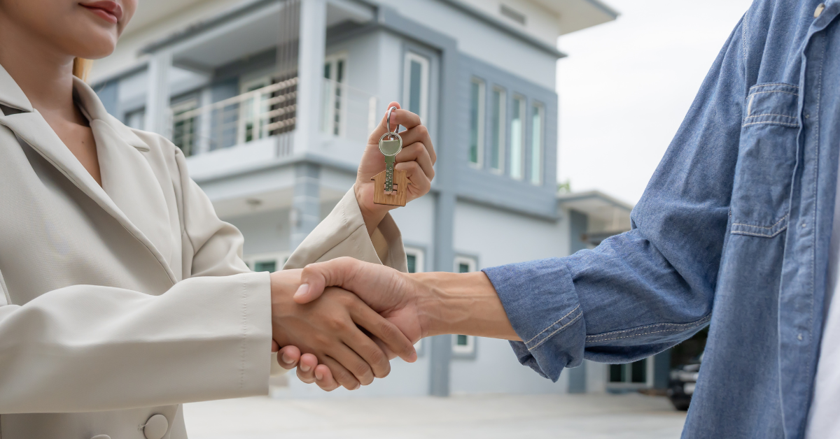 renter handing back keys to property manager